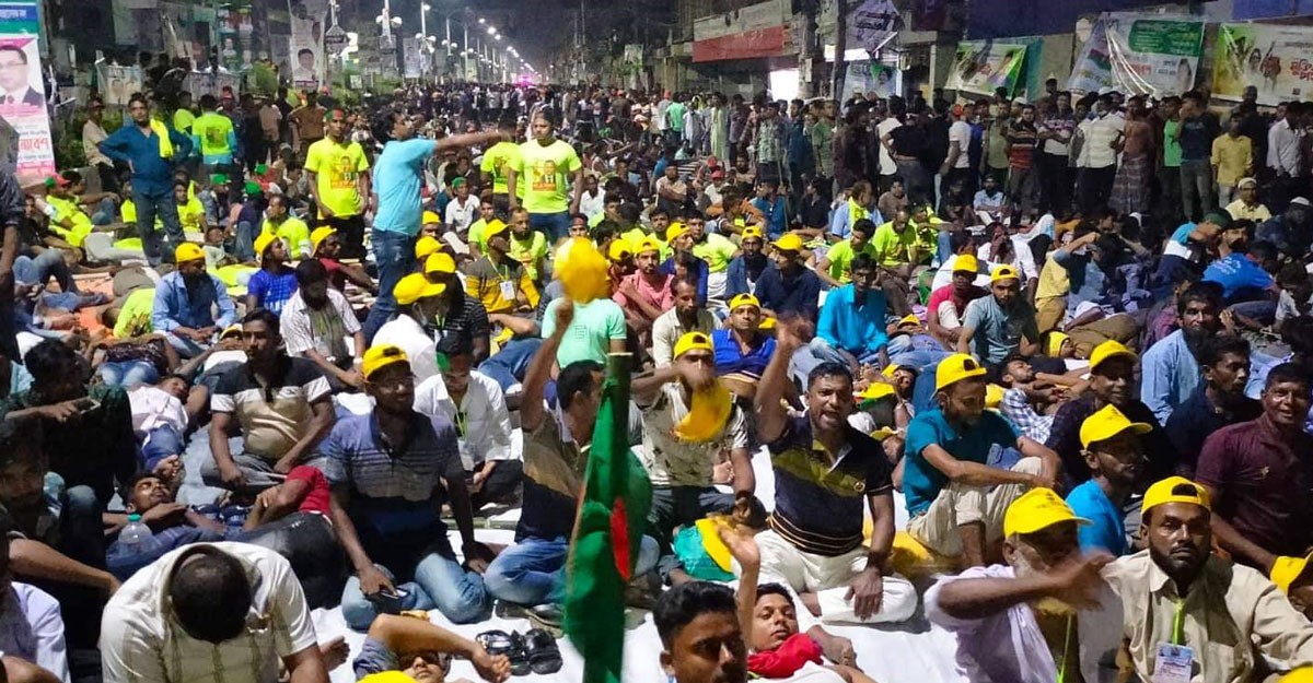 খুলনার দিকে দৃষ্টি সবার