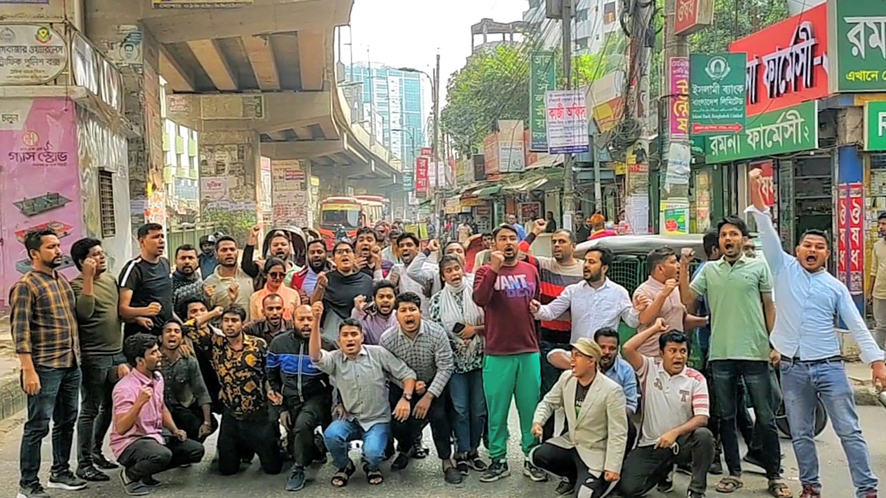 অবরোধ সফলে রাজধানীতে ছাত্রদলের মিছিল