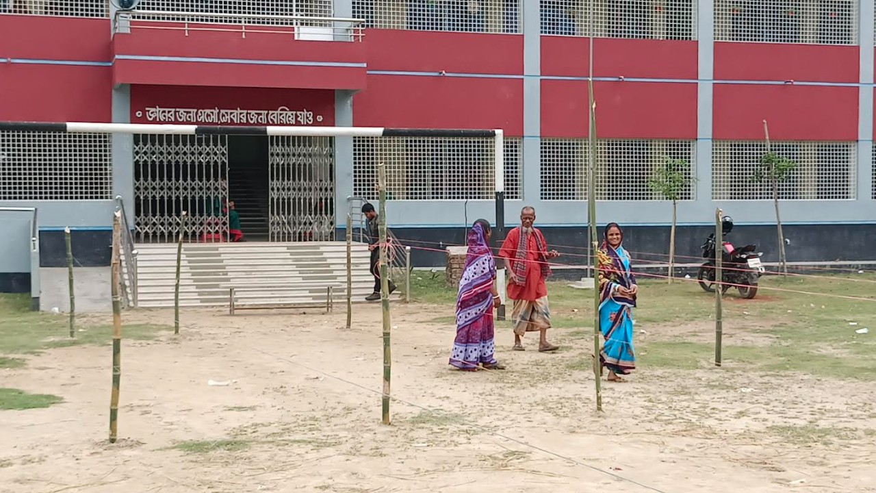 ময়মনসিংহে তিন উপজেলায় চলছে ভোট, নেই ভোটারদের লাইন