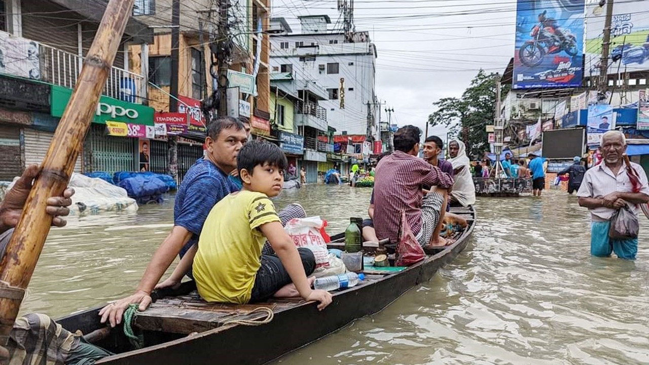 হঠাৎ বন্যার ঝুঁকিতে যে ৬ জেলা