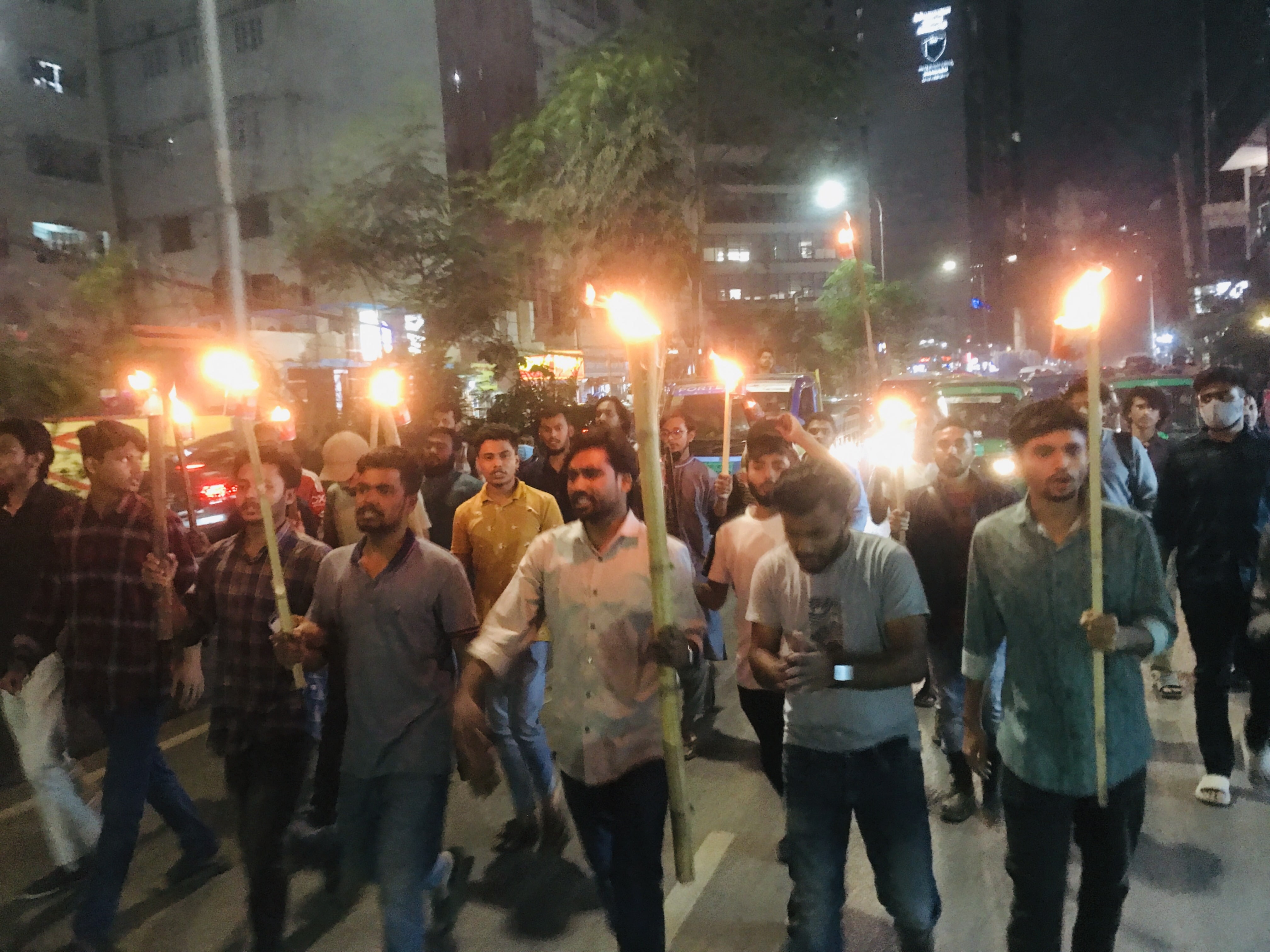 কুয়েটে শিক্ষার্থীদের ওপর হামলায় তিতুমীর কলেজে মশাল মিছিল