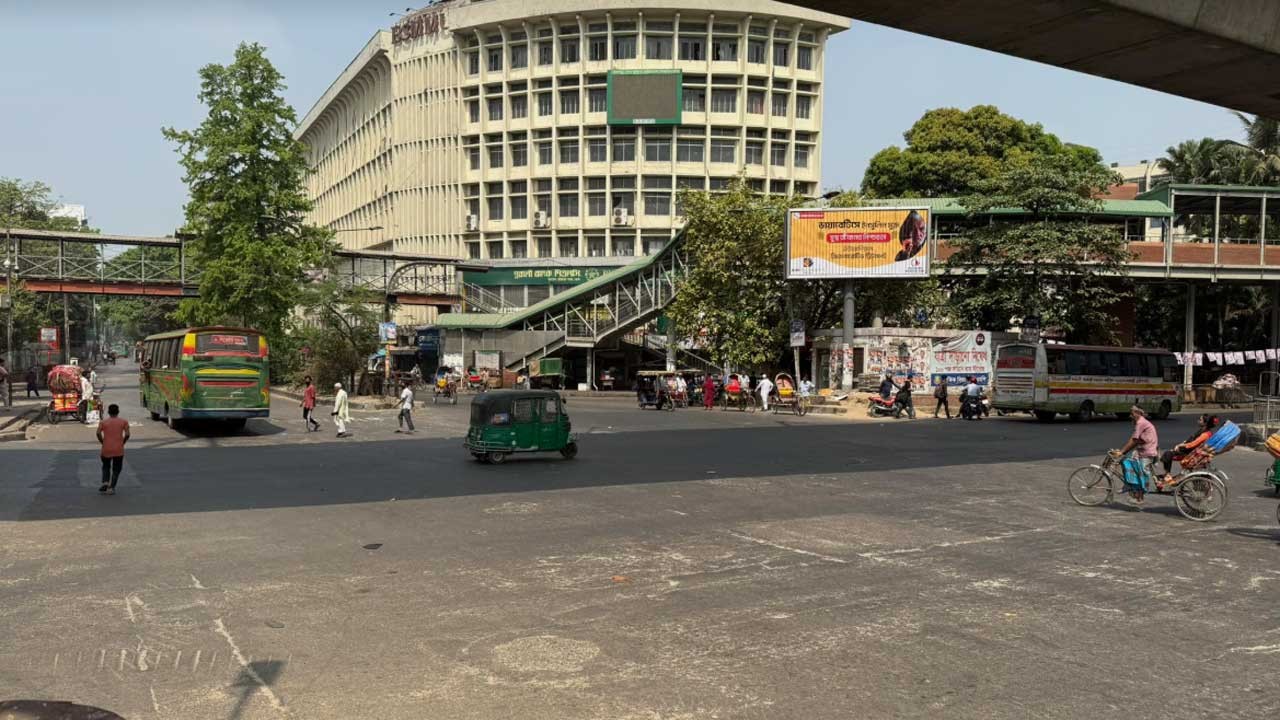 ফাঁকা ঢাকা, সড়কে নেই গাড়ির চাপ