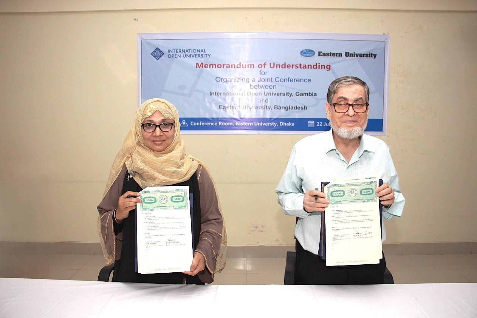 ইস্টার্ন ইউনিভার্সিটি এবং ইন্টারন্যাশনাল ওপেন ইউনিভার্সিটি, দি গাম্বিয়া - এর মধ্যে সমঝোতা স্মারক স্বাক্ষর