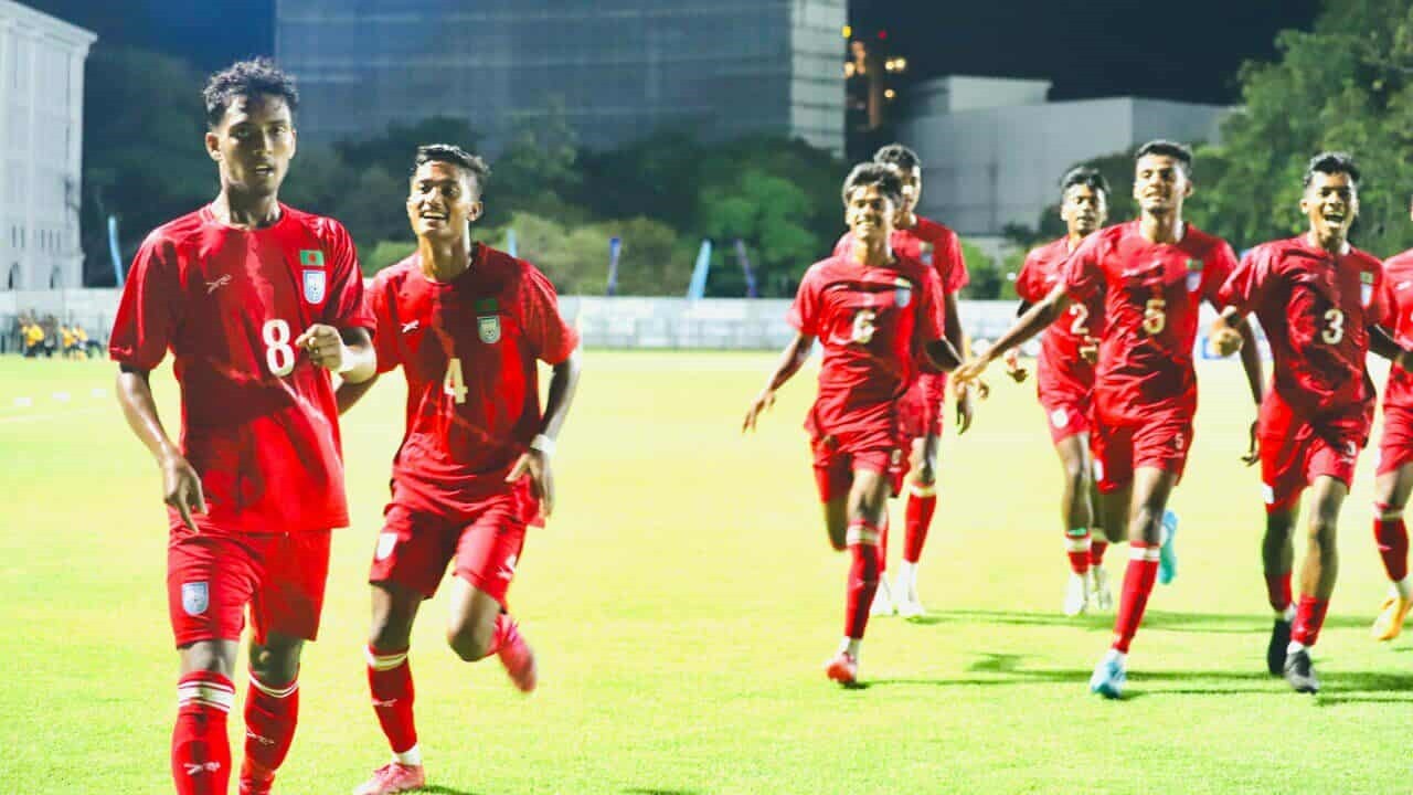 রিফাতের হ্যাটট্রিকে শ্রীলঙ্কাকে হারিয়ে গ্রুপ সেরা বাংলাদেশ