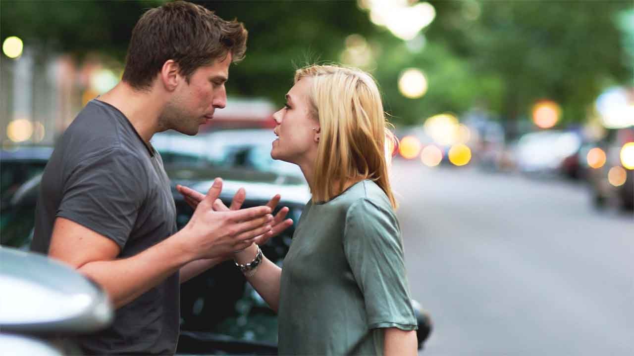 সম্পর্কে জটিলতা না চাইলে এড়িয়ে চলুন কিছু ভুল