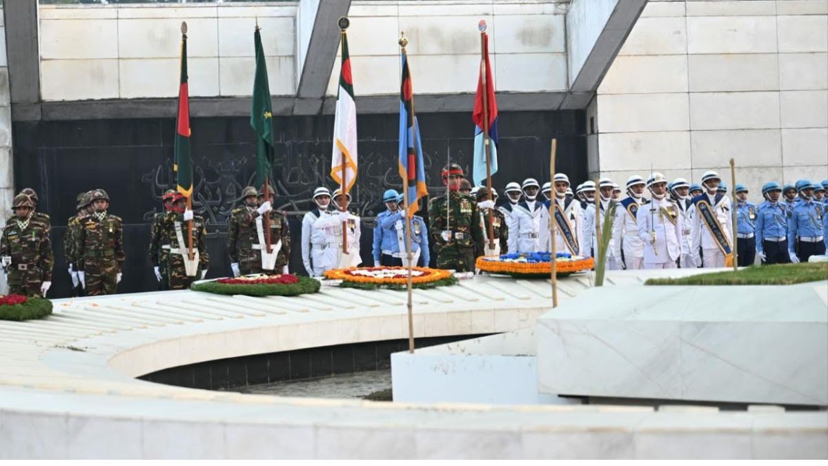 খালেদা জিয়াকে গার্ড অব অনার তিন বাহিনীর