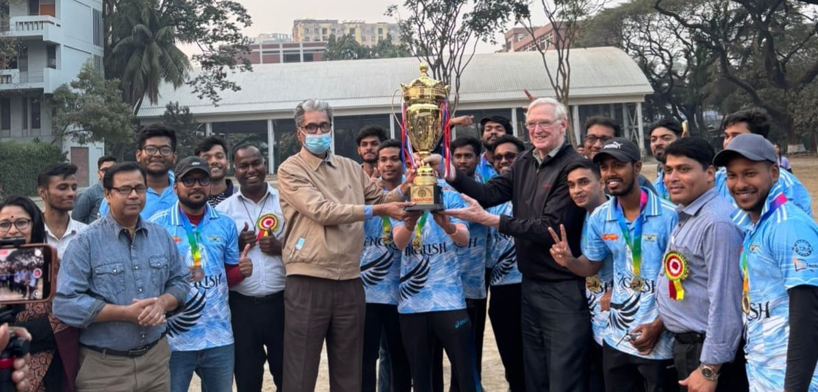 এনডিইউবি ক্রিকেটের চ্যাম্পিয়ন ইংলিশ সাথে ছিল ফ্যান্টাসী কিংডম ও আল্টিমেট স্পোর্টস