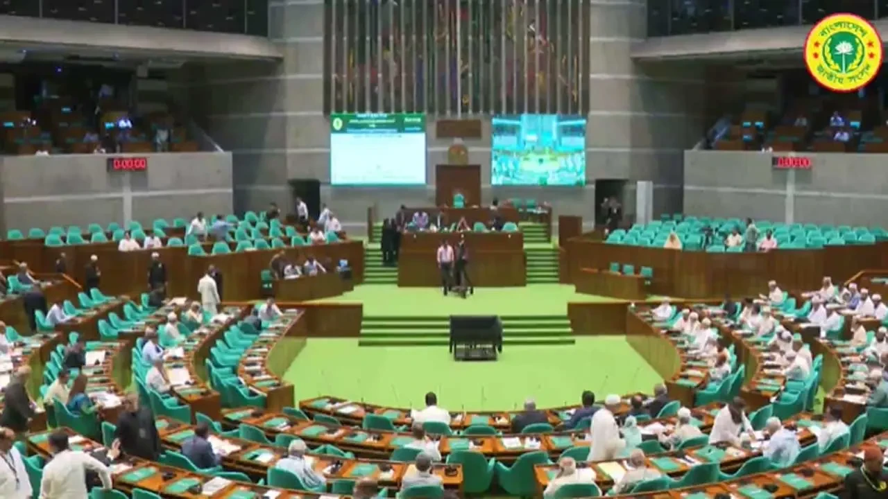 পাম্পে পাম্পে ঘুরেও তেল পাচ্ছেন না এমপিরা, সংসদে ক্ষোভ