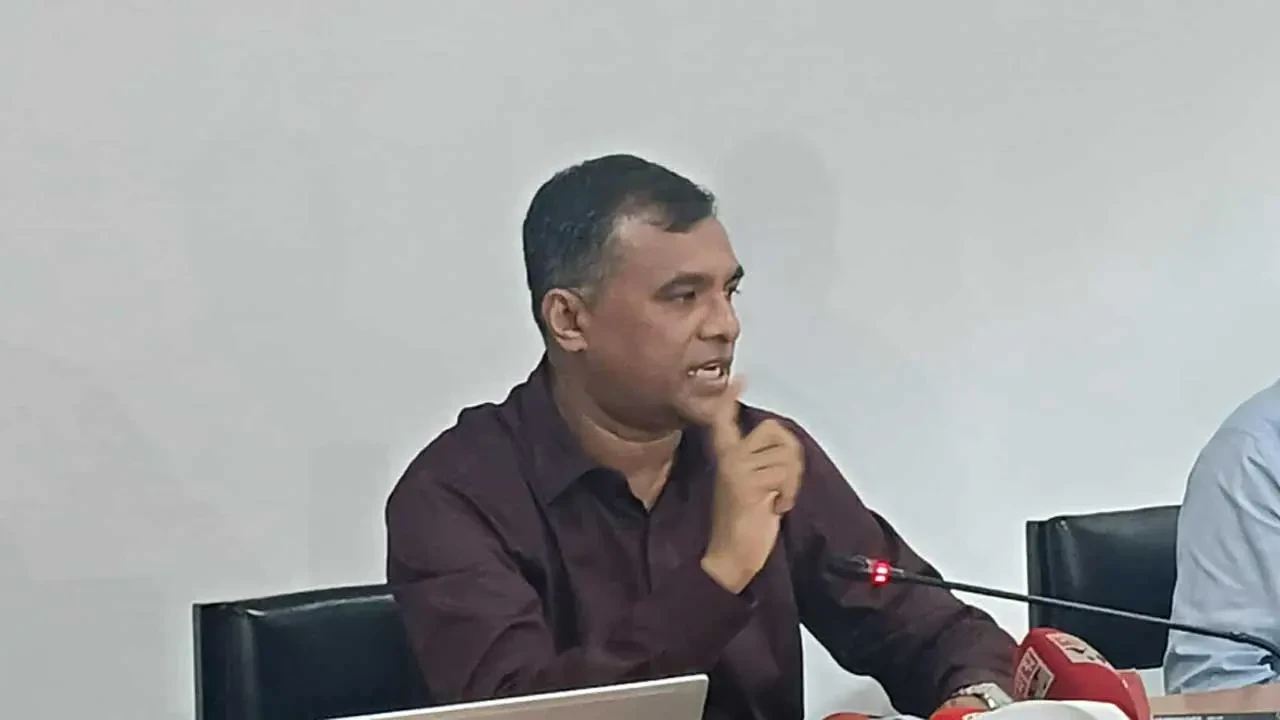 ‘উদ্বিগ্ন হওয়ার কারণ নেই, তেলের পর্যাপ্ত মজুত রয়েছে’