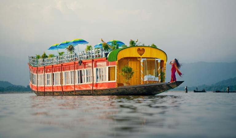 টাঙ্গুয়ার হাওরে বিলাসবহুল ভাসমান বাড়ি ‘মুন অব টাঙ্গুয়া’