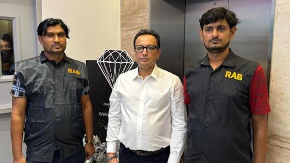 সোনা ও হীরা পাচারের মামলায় ডায়মন্ড ওয়ার্ল্ডের এমডি দিলীপ গ্রেপ্তার